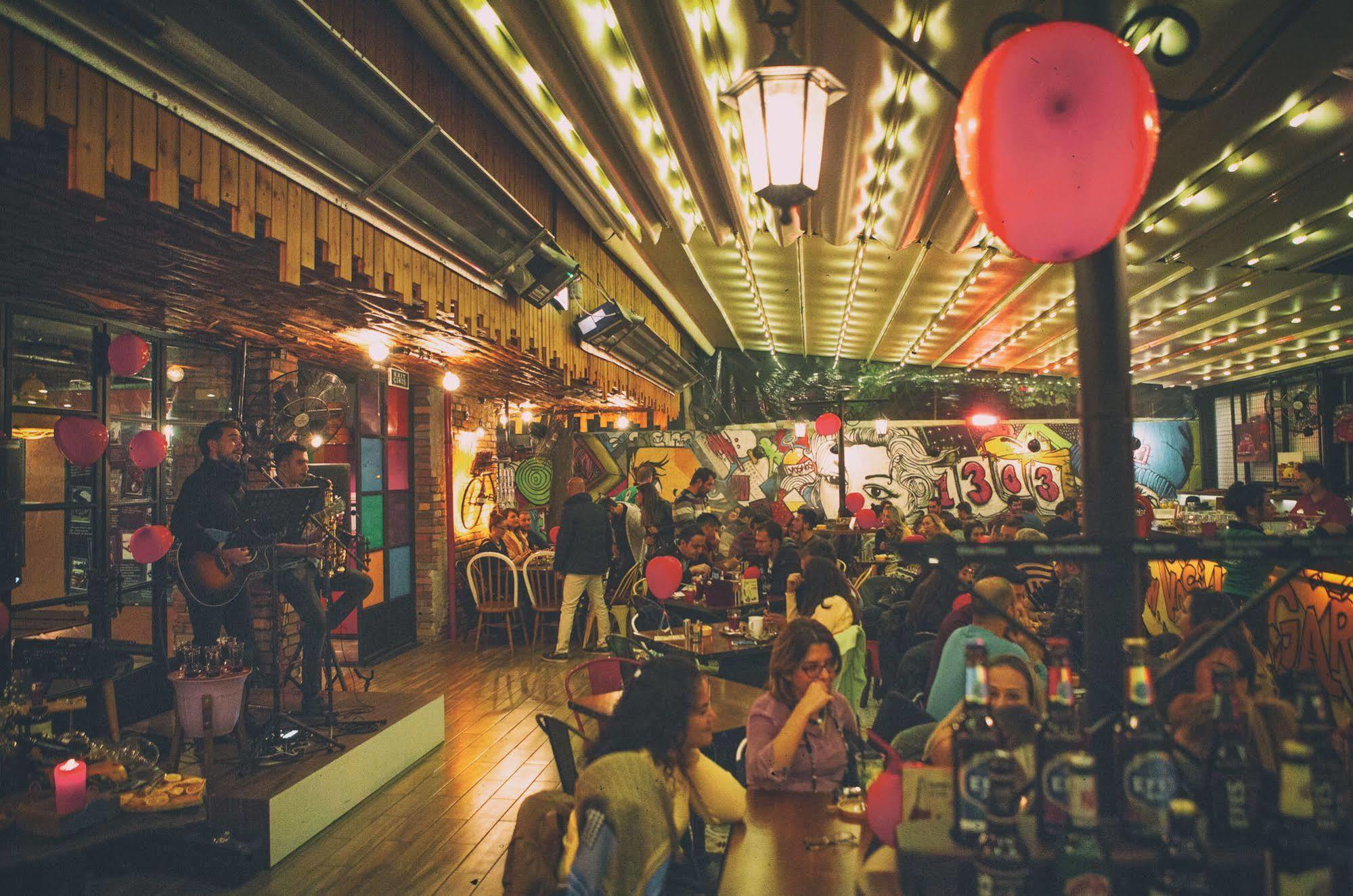 Voswos Garage Coffee Hotel Анталия Екстериор снимка