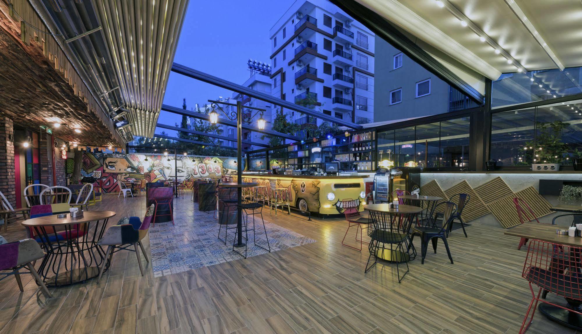 Voswos Garage Coffee Hotel Анталия Екстериор снимка