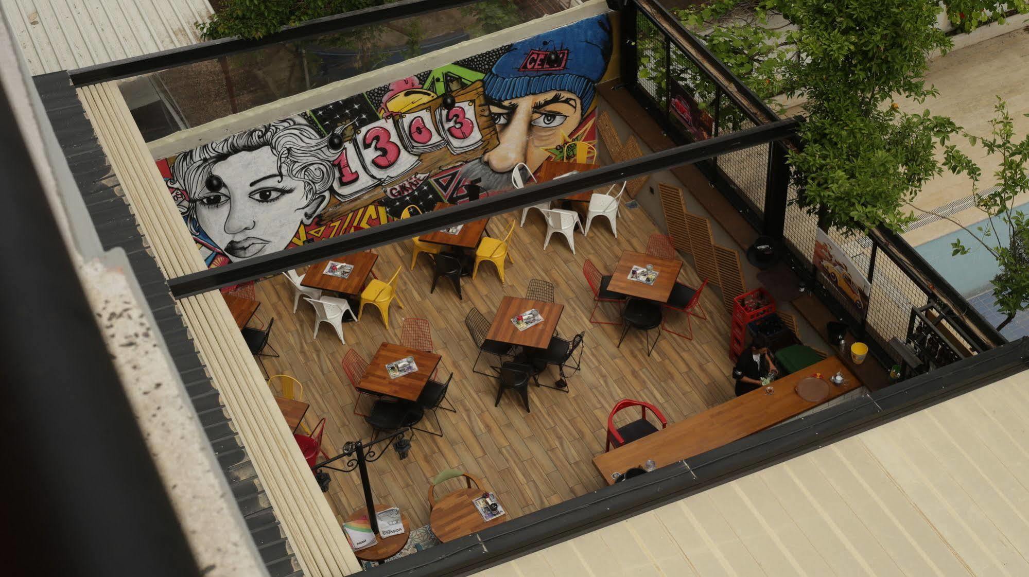Voswos Garage Coffee Hotel Анталия Екстериор снимка